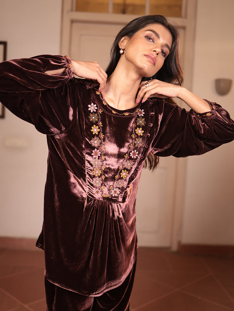 BEATRIX BLOUSE WITH BAHAR EMBROIDERY IN SILK VELVET.