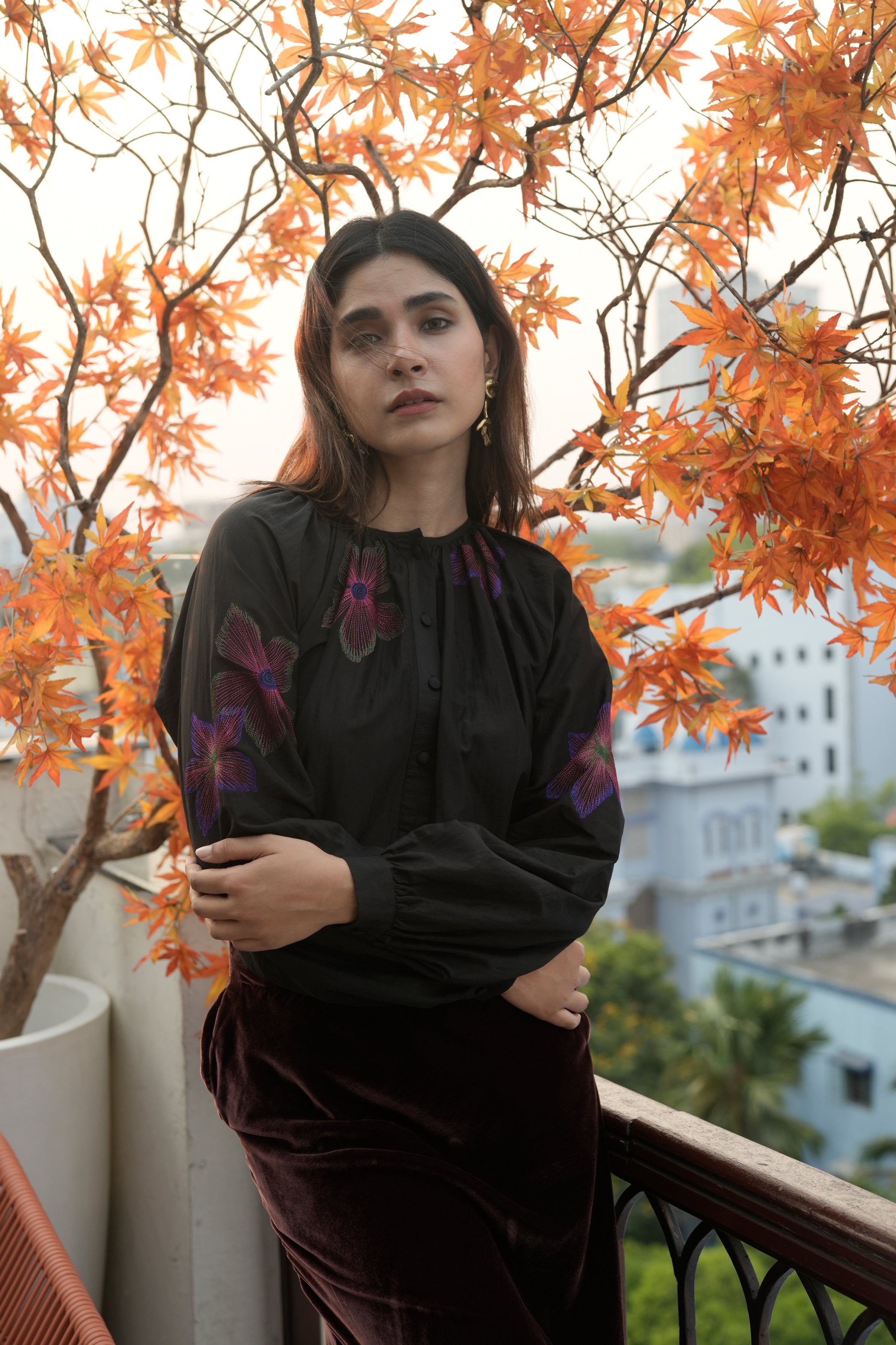 MIPA BLOUSE WITH FLOWER EMBROIDERY