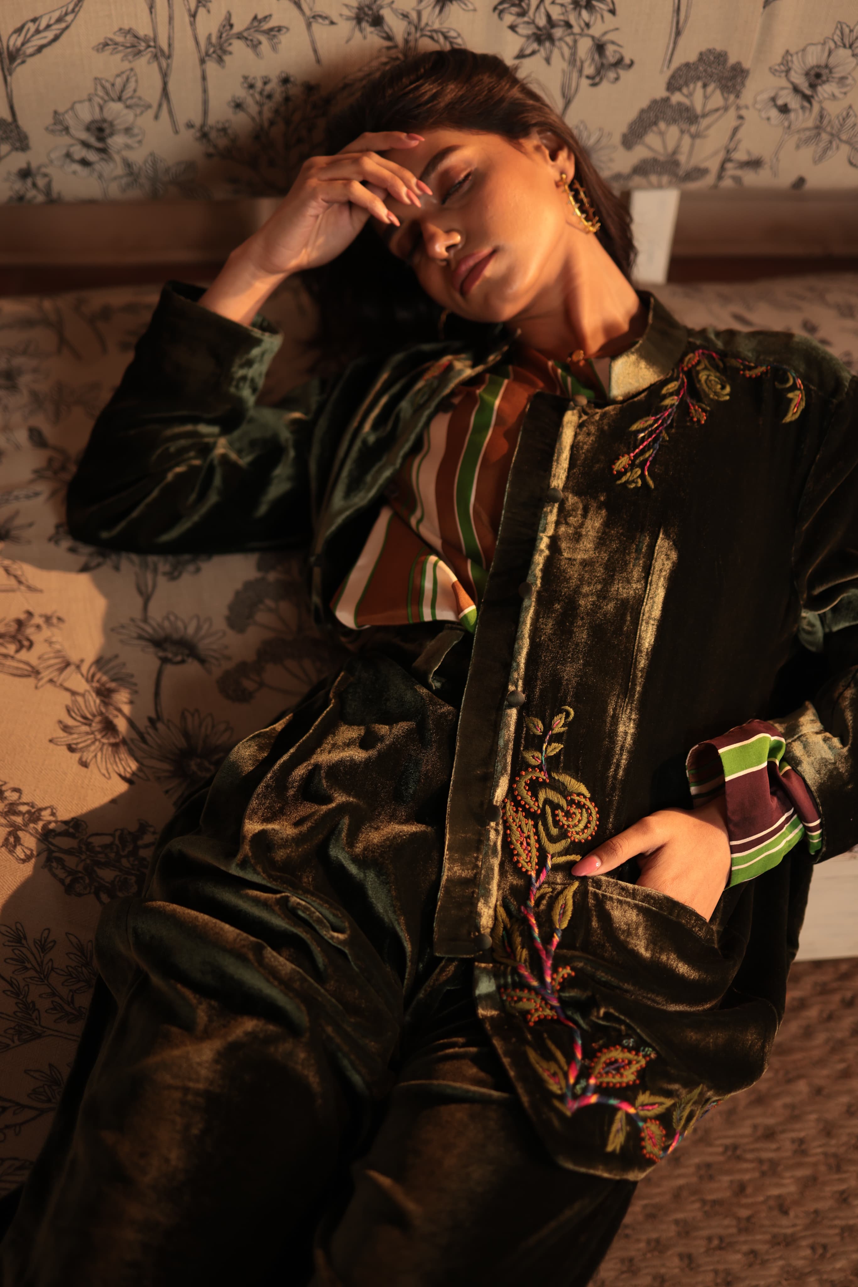 SAMEERA JACKET ROSE EMBROIDERY IN SILK VELVET