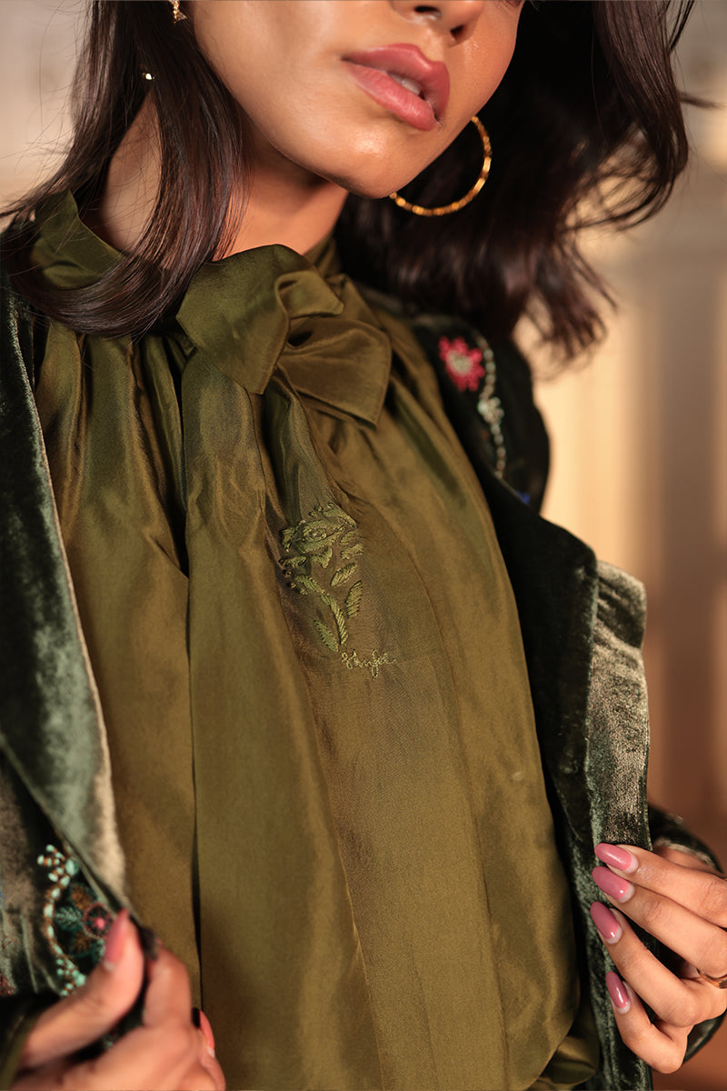 TIE BLOUSE SILK WITH LITTLE ROSE DETAIL