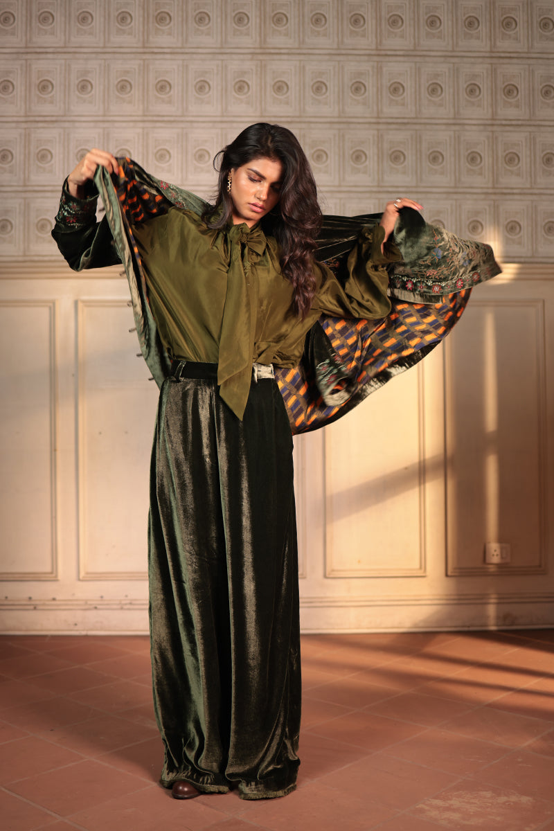 TIE BLOUSE SILK WITH LITTLE ROSE DETAIL