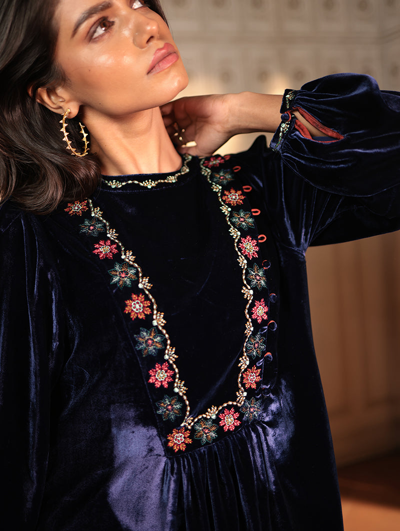 BEATRIX BLOUSE WITH BAHAR EMBROIDERY IN SILK VELVET.