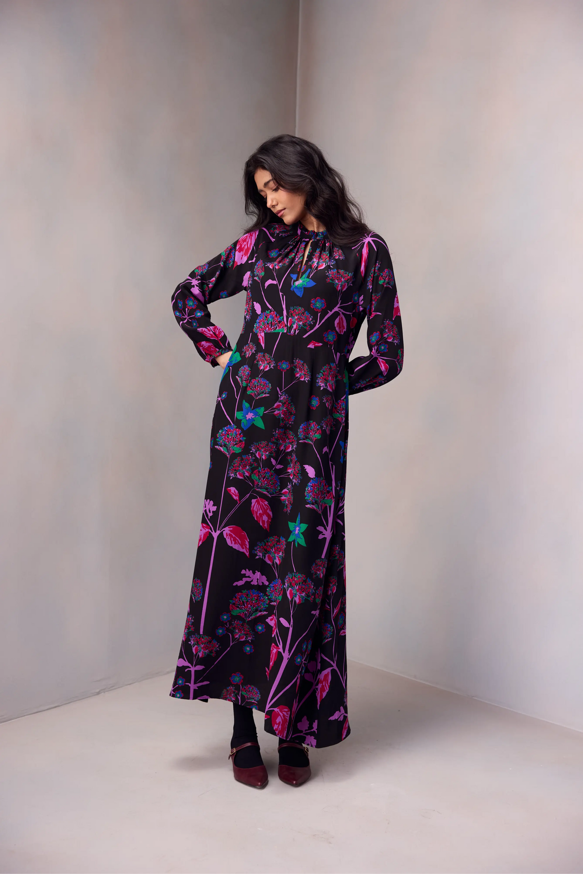 Veena Dress Long In Printed Silk