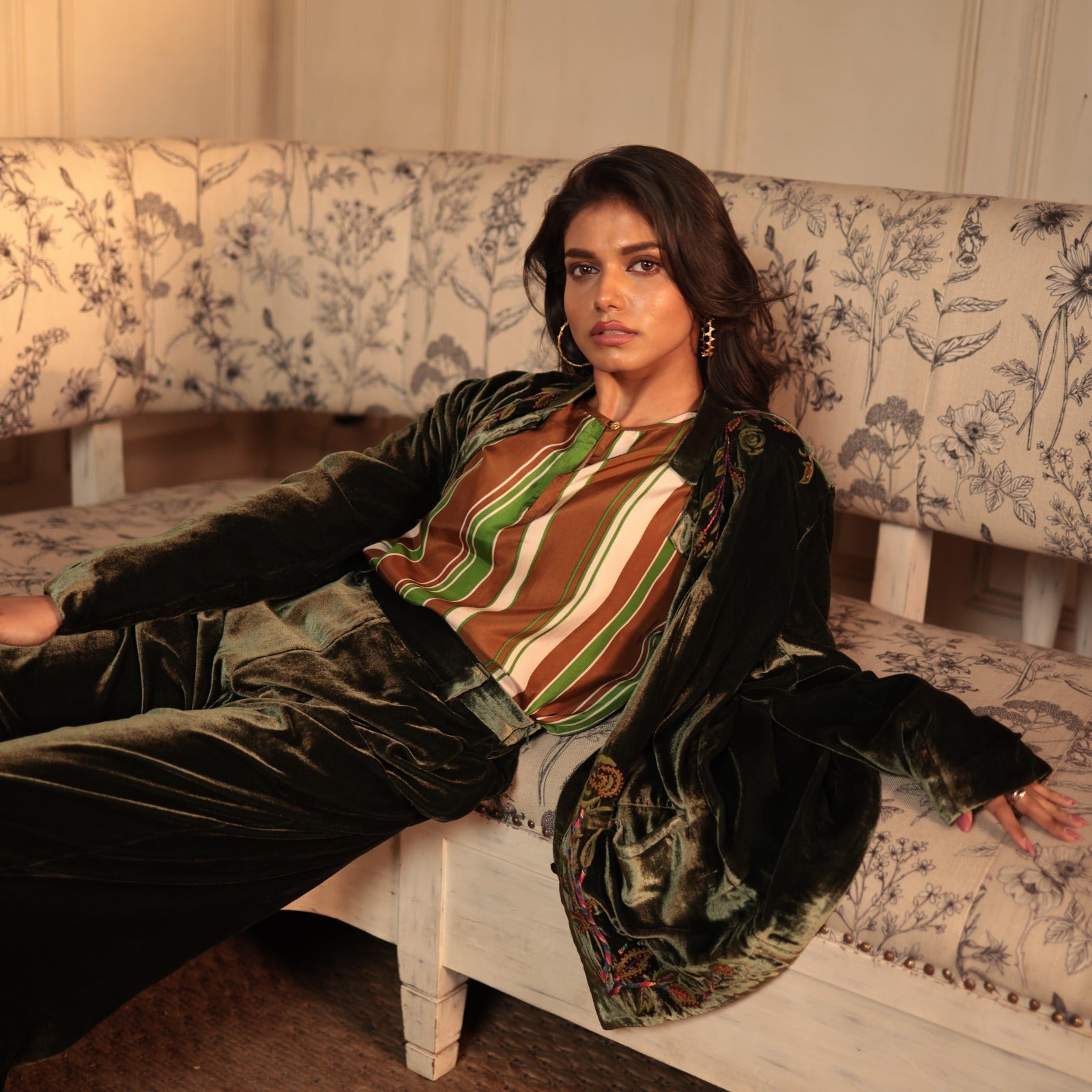 SAMEERA JACKET ROSE EMBROIDERY IN SILK VELVET