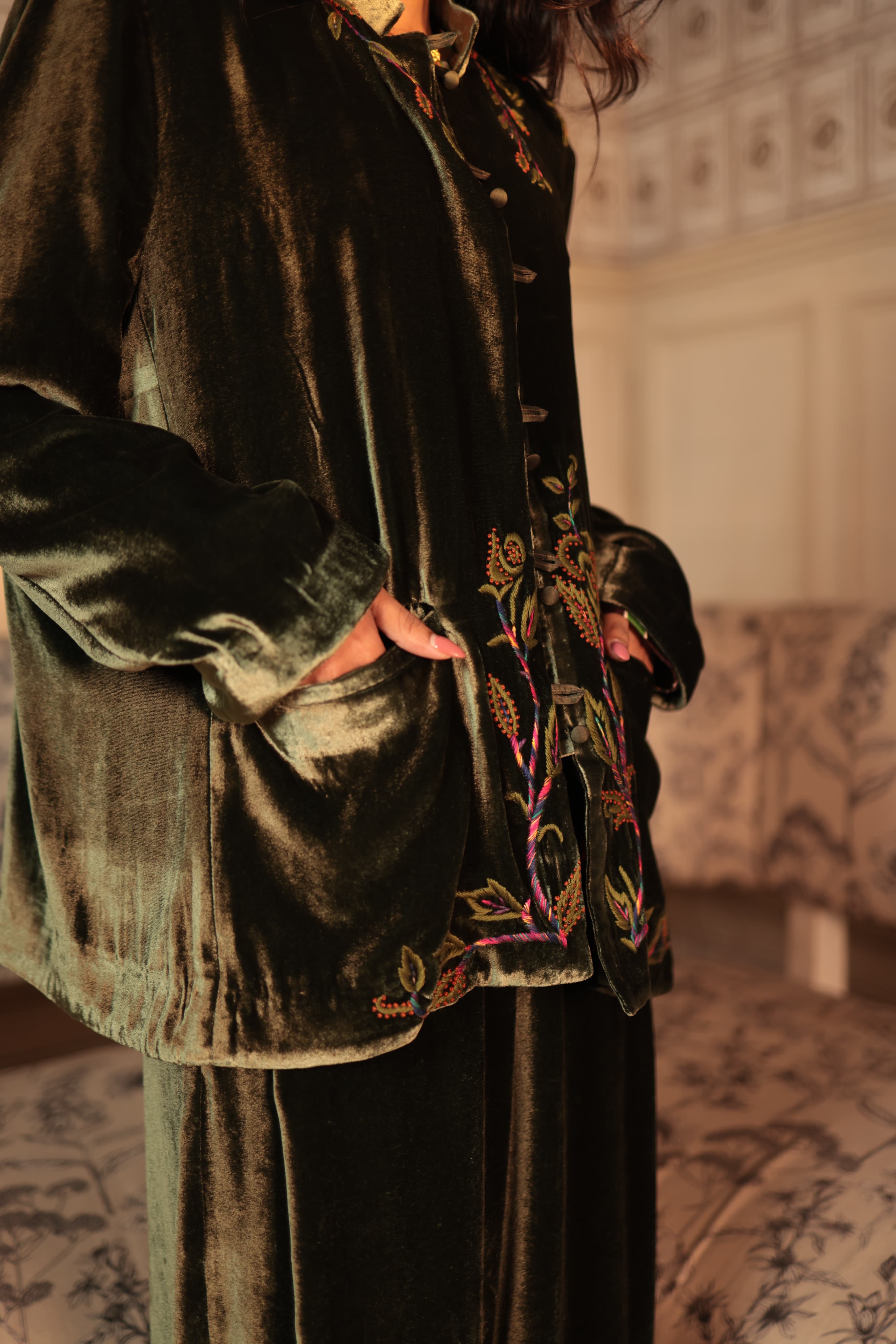 SAMEERA JACKET ROSE EMBROIDERY IN SILK VELVET
